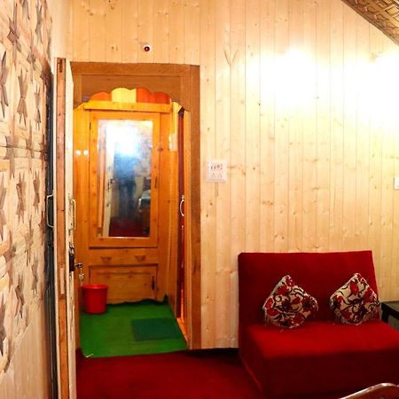 House Boat New Pala Palace Srīnagar Buitenkant foto