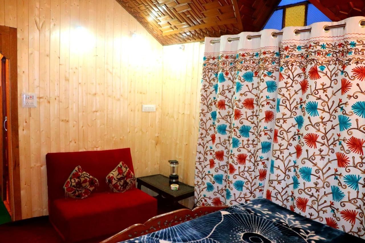 House Boat New Pala Palace Srīnagar Buitenkant foto