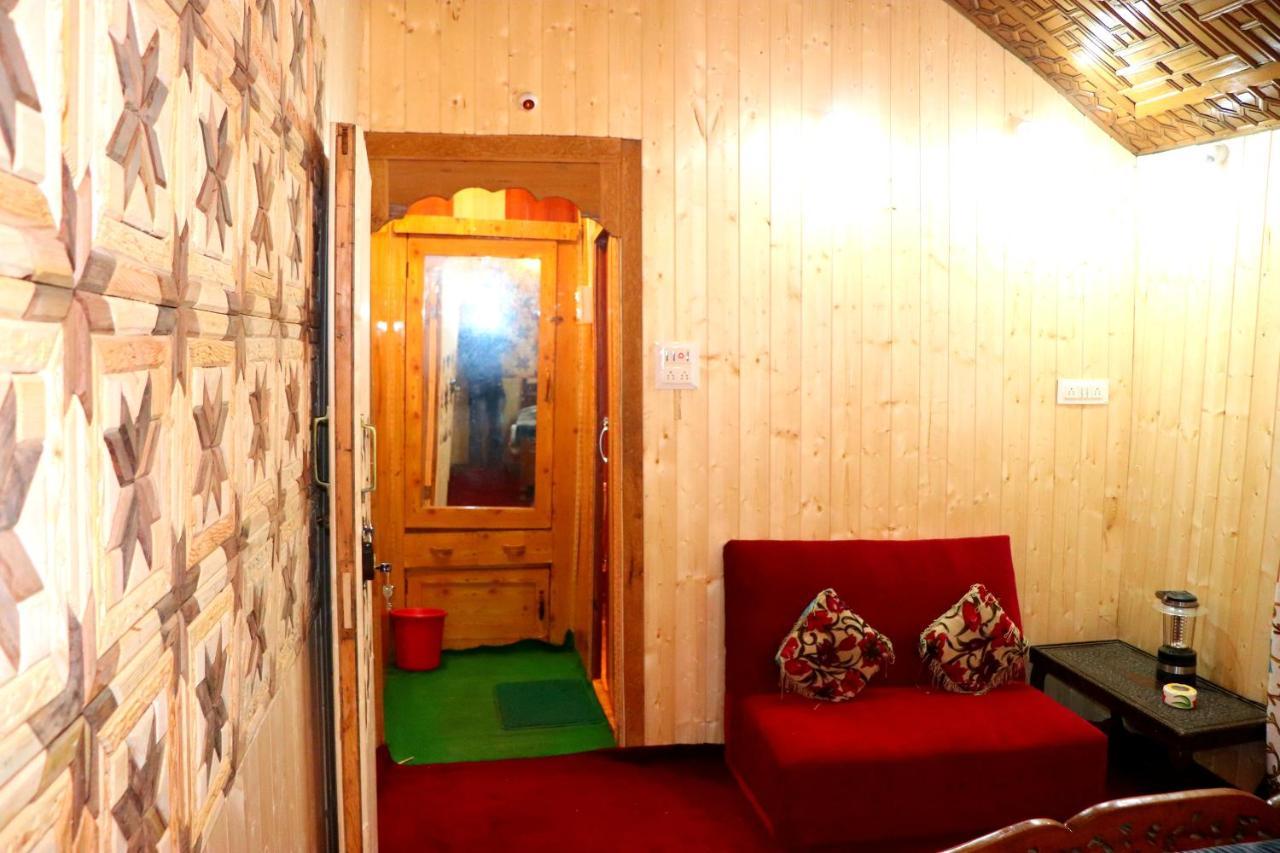 House Boat New Pala Palace Srīnagar Buitenkant foto